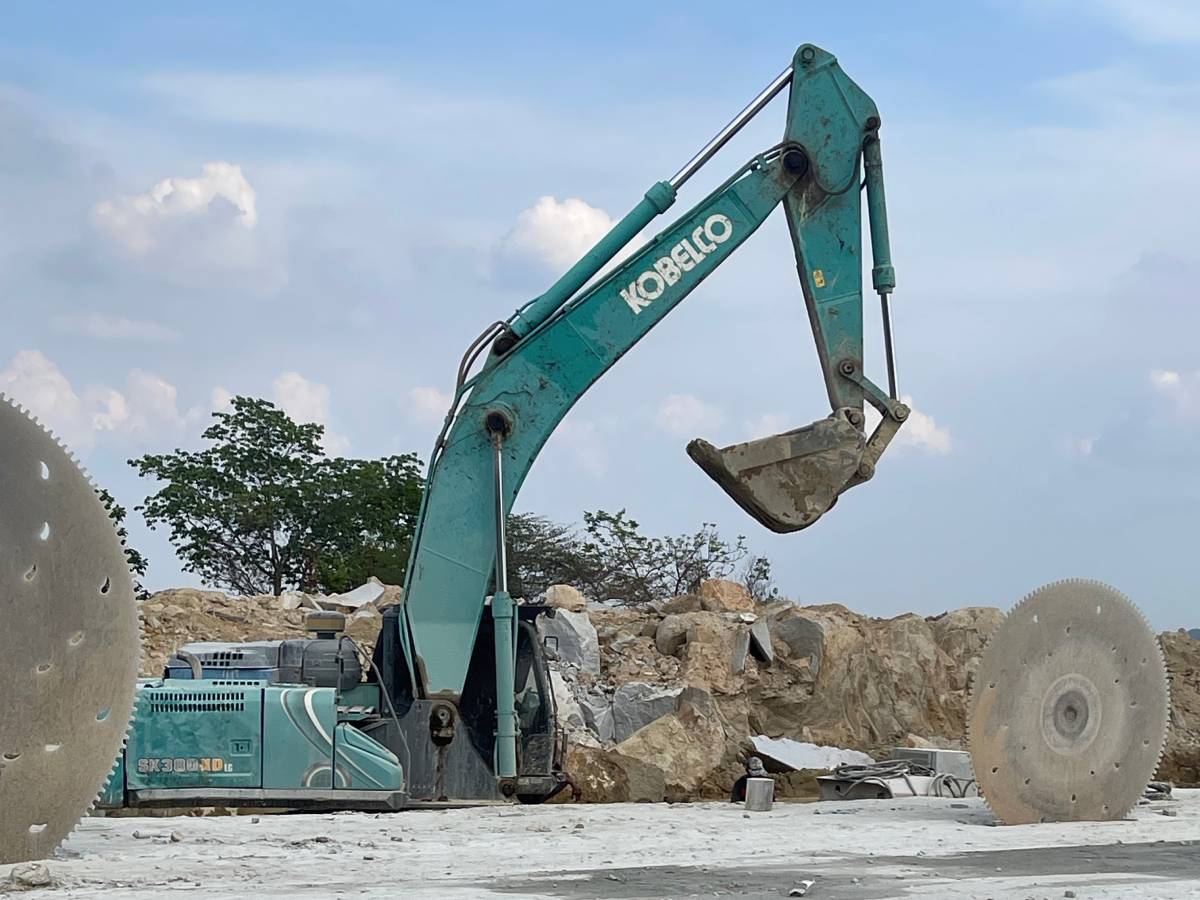 Granite quarry operations supplying raw blocks for Luna Pearl Granite Vanity Tops Granite quarry operations supplying raw blocks for Luna Pearl Granite Vanity Tops